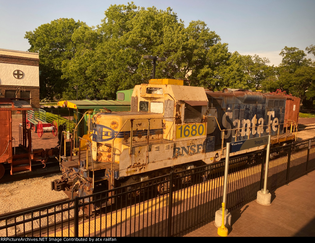BNSF 1680